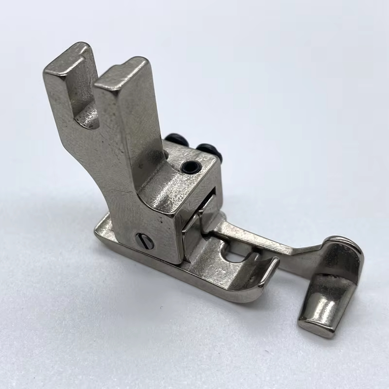 810 Straw Hat Presser Foot, Ed - Rolled Hem Foot recension och pris