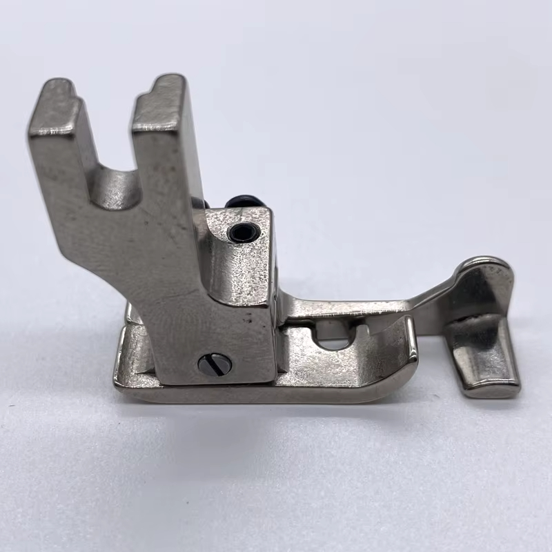 810 Straw Hat Presser Foot, Ed - Rolled Hem Foot recension och pris